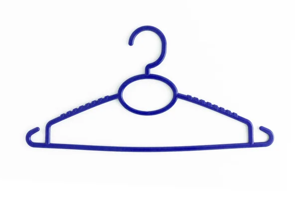 Een gekleurde kunststof hanger, geïsoleerd op een witte achtergrond, sluiten- — Stockfoto