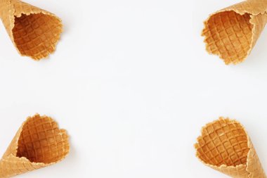 Kule, gülümseme ya da hatta satır, üst kaplı birkaç gözleme koniler vie