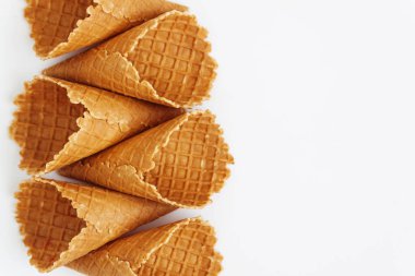 Kule, gülümseme ya da hatta satır, üst kaplı birkaç gözleme koniler vie