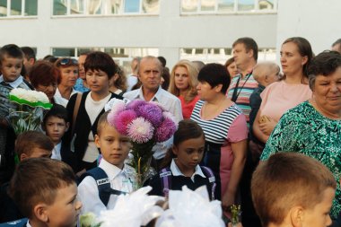 Ukraine.Kiev - 1 Eylül 2016. Birinci sınıf öğrencileri ve diğer studen