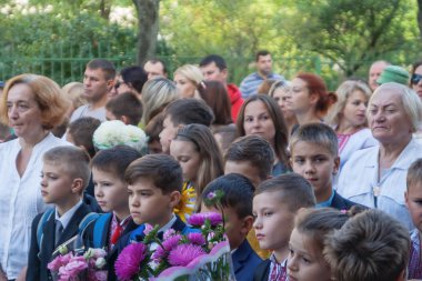 Ukraine.Kiev - 1 Eylül 2016. Birinci sınıf öğrencileri ve diğer studen