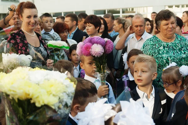 Ukraine.Kiev - 1 września 2016 r. Pierwszy równiarki i innych studen — Zdjęcie stockowe