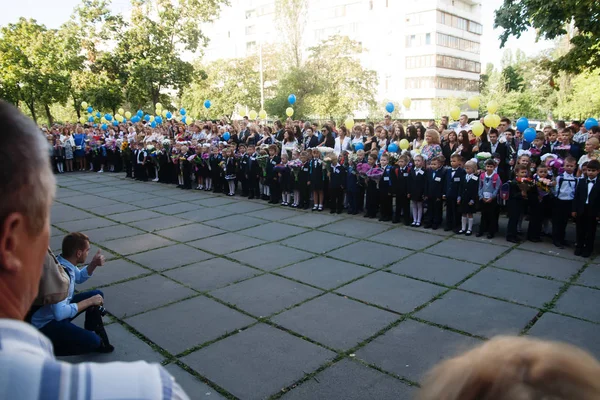 Ucraniana.Kiev - 1 de setembro de 2016. Primeiros anos e outros tutor — Fotografia de Stock