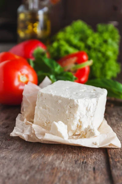 peynir beyaz peynir-brynza ve taze sebze, marul, domates, cucumb