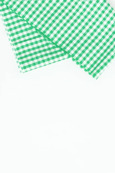 Зеленая ткань, кухонное полотенце с клетчатым рисунком, на ниточке — стоковое фото