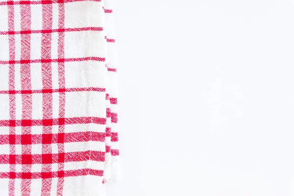 Rode doek, een keuken handdoek met een geruit patroon, op een wit — Stockfoto