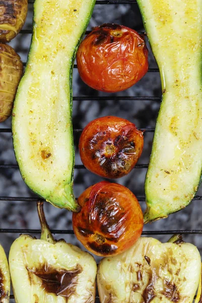 Surtido de verduras a la parrilla.Chef cocinar vegetables.top view clo —  Fotos de Stock