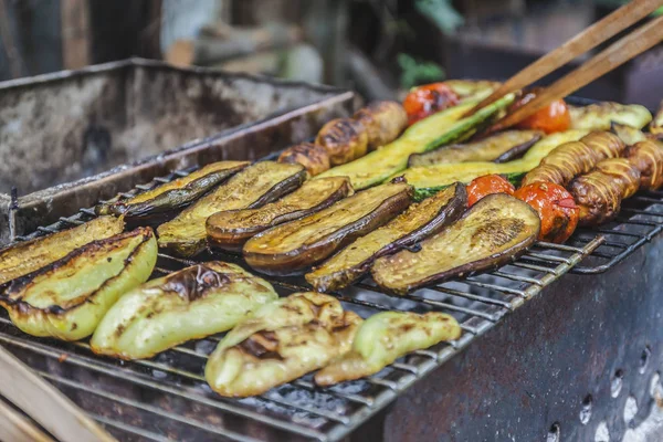 Ассорти на гриле vegetables.Chef приготовления овощей. — стоковое фото