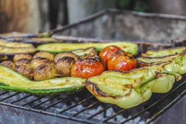 Çeşitli ızgara sebze. Şef pişirme vegetables.top görünümü clo