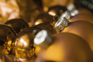 Noel topları Noel ışık arka plan üzerinde Close-Up