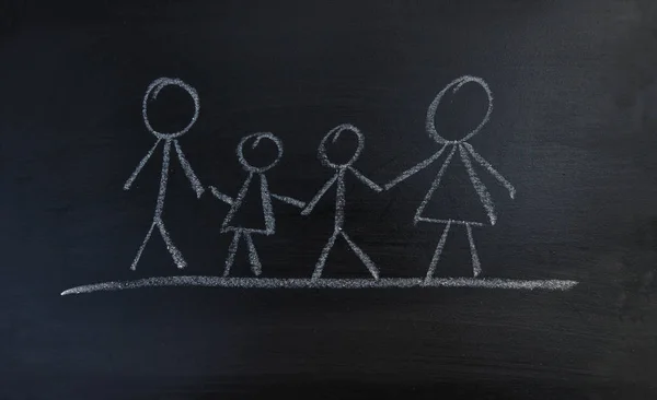 A family with parents and children drawn on a blackboard — Stock Photo, Image