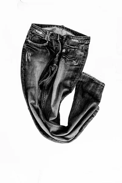 Krásné ležérní džíny kalhoty a oblečení izolovaných na bílém pozadí — Stock fotografie