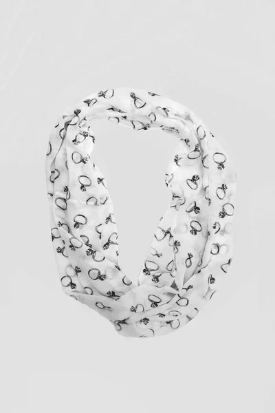 Узорчатый шарф, шейный платок на белом фоне — стоковое фото