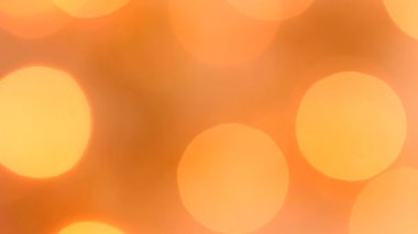 Bokeh bulanıklığında yanıp sönen kırmızı-turuncu ışıklar. Takıntılı. Kavram, Noel ve Yeni Yıl Kutlaması.