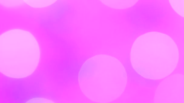 Вспышки праздничных фиолетовых-розовых огней в размытом боке. Зациклен. Концепция, Рождество и Новый год . — стоковое видео