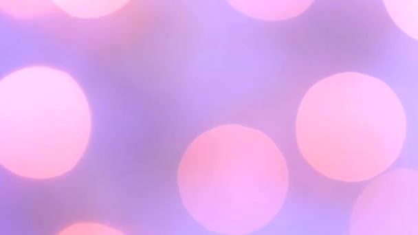 Flitsende feestelijke paars-roze lichten in bokeh wazig. Gerepareerd. Concept, Kerstmis en Nieuwjaarsviering. — Stockvideo