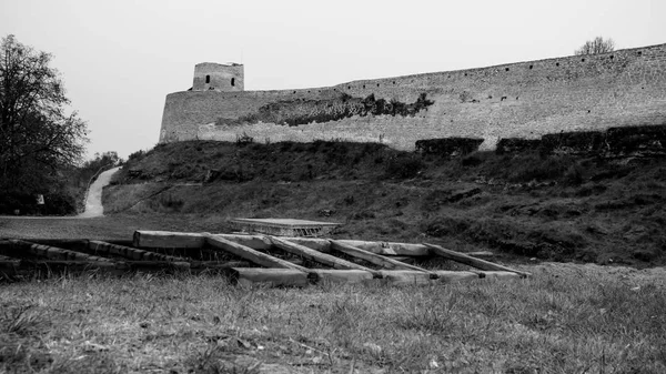 Strength and fence in Izborsk — Stock Photo, Image