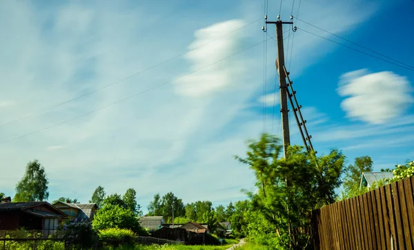 Вулиці і будинки влітку — стокове фото