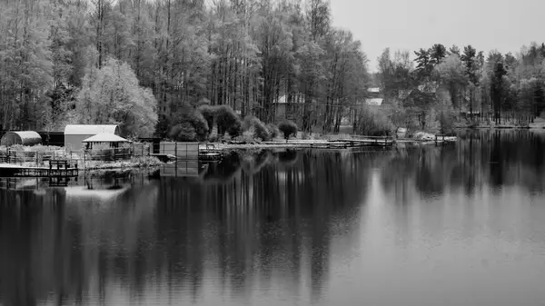 Paisaje invernal en el río — Foto de Stock