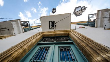 Eski ahşap kapı, Kıbrıs. Nicosia, Kıbrıs - 07 Ağustos 2017