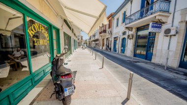 Nicosia, Kıbrıs-7 Ağustos 2017: Bisiklet eski Lefkoşa'daki