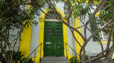 Eski ahşap kapı, Kıbrıs. Nicosia, Kıbrıs - 07 Ağustos 2017