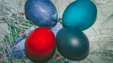 Paskalya yumurtaları. Komik dekorasyon. Mutlu Paskalya