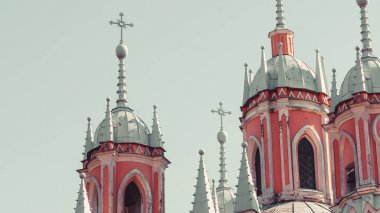 St. Petersburg, Rusya 10 Nisan 2018: Chesme Gotik kilise. Kilise St John Baptist Chesme sarayda Saint Petersburg, Rusya Federasyonu