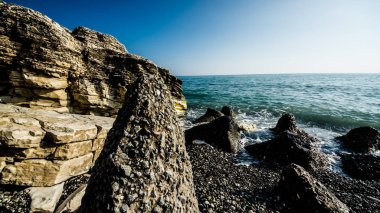 denizin üzerinde Beyaz kayalıklar