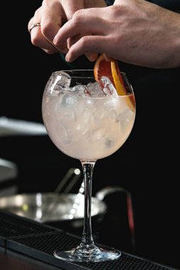 üzüm meyve bir bar izole yakut kırmızı kokteyl serinletici b