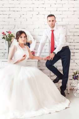 bir sandalyede gelin