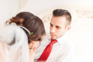 Gelin bir beyaz odada