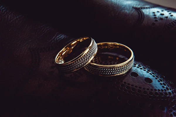 異常なラグジュアリ結婚指輪 — ストック写真