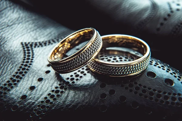 비정상적인 luxery 결혼 반지입니다. 매크로 — 스톡 사진