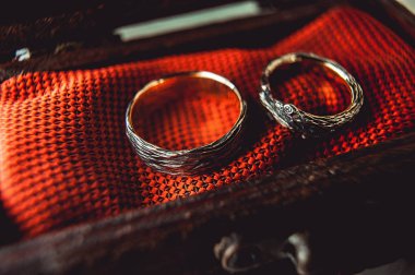 Alyans ahşap stil kutusunda