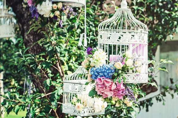 güzel düğün töreni açık havada. Yaz Zamanı.