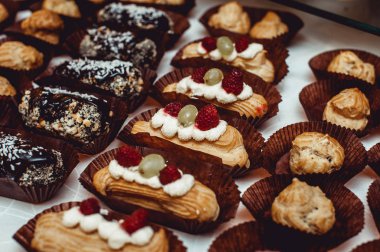 eklerleri, geleneksel tatlı Fransız. Beyaz masa