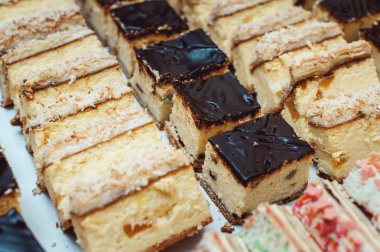 Satır farklı tatlı kek şeker çubuğu