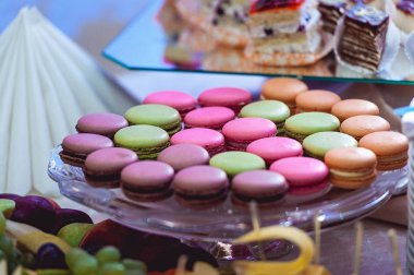 Bademli kurabiye bisküvi camına bir Stand.