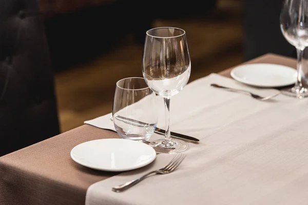 View of the served table in a restaurant. beige brown tones — Stock Photo, Image