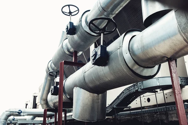 Equipos, tubos de calor metálicos. moderna planta industrial — Foto de Stock