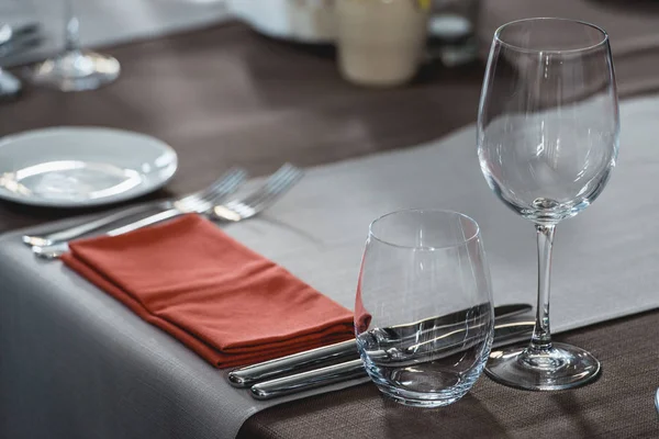 Table setting in a restaurant — Stock Photo, Image
