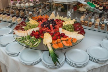 Kayısı Erik ananas ve kivi