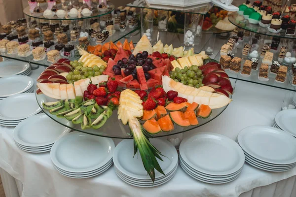 Kayısı Erik ananas ve kivi