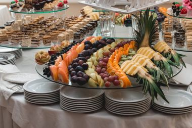 Kayısı Erik ananas ve kivi