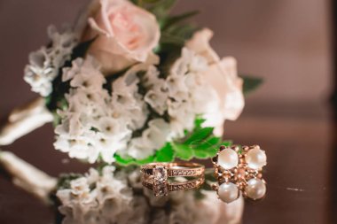 lüks altın alyans camına