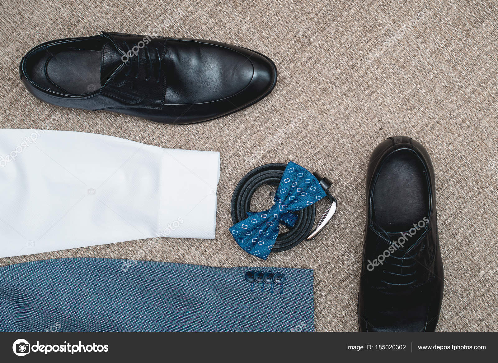 Costume Papillon Bleu Chaussures En Cuir Noir Et Ceinture