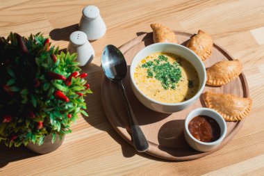 Şef lezzetli tavuk krem çorba