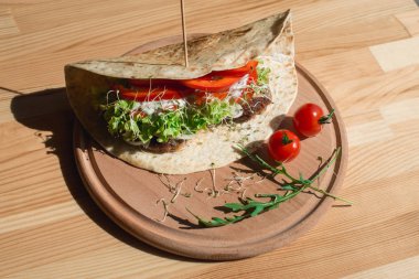 peynir ve sebze ile et schnitzel büyük Meksika taco