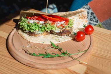 peynir ve sebze ile et schnitzel büyük Meksika taco